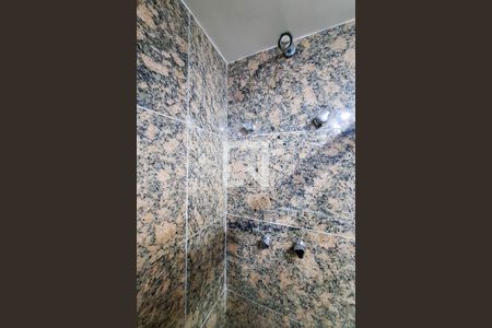 Apartamento à venda com 300m², 4 quartos e 3 vagas Apartamento à venda com 300m², 4 quartos e 3 vagasBanheiro da Suíte 2