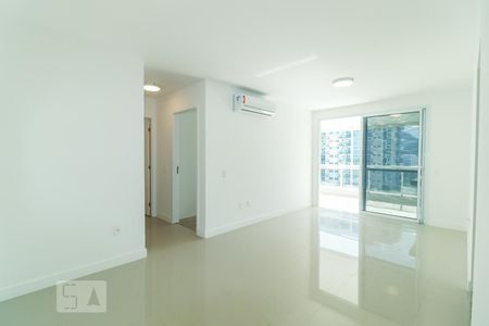Sala de apartamento para alugar com 2 quartos, 85m² em Camorim, Rio de Janeiro