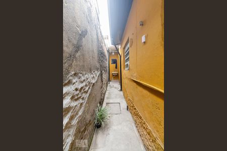 Entrada pela lateral de casa para alugar com 1 quarto, 47m² em Chácara Califórnia, São Paulo