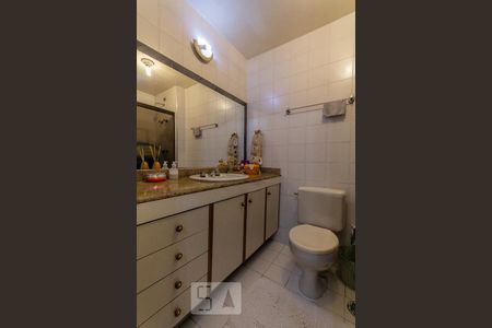 Apartamento à venda com 138m², 3 quartos e 3 vagasBanheiro da Suíte 2