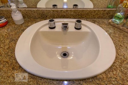 Apartamento à venda com 138m², 3 quartos e 3 vagasBanheiro da Suíte 2