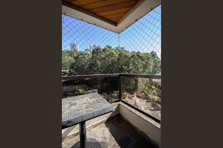 Apartamento à venda com 138m², 3 quartos e 3 vagasVaranda da Suíte 2