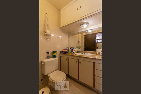 Apartamento à venda com 138m², 3 quartos e 3 vagasBanheiro da Suíte 1