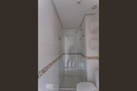 Banheiro da suíte de apartamento para alugar com 2 quartos, 75m² em Partenon, Porto Alegre