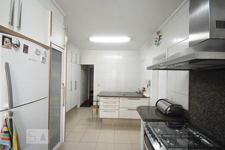 Apartamento à venda com 230m², 3 quartos e 4 vagas Apartamento à venda com 230m², 3 quartos e 4 vagasCozinha
