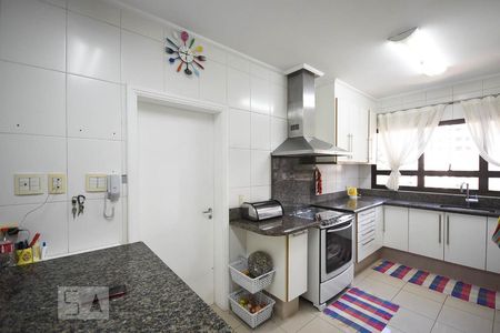 Apartamento à venda com 230m², 3 quartos e 4 vagas Apartamento à venda com 230m², 3 quartos e 4 vagasCozinha