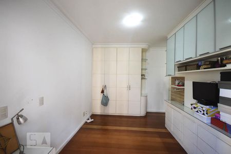 Apartamento à venda com 230m², 3 quartos e 4 vagas Apartamento à venda com 230m², 3 quartos e 4 vagasSuíte 3