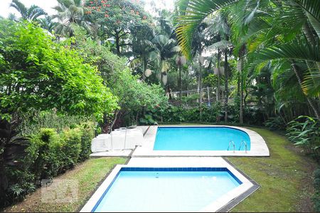 Apartamento à venda com 230m², 3 quartos e 4 vagasPiscina