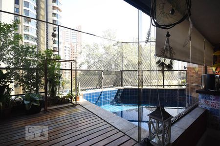 Apartamento à venda com 230m², 3 quartos e 4 vagas Apartamento à venda com 230m², 3 quartos e 4 vagasPiscina