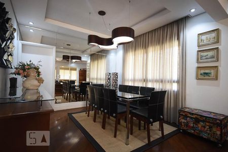 Apartamento à venda com 230m², 3 quartos e 4 vagas Apartamento à venda com 230m², 3 quartos e 4 vagasSala de Jantar