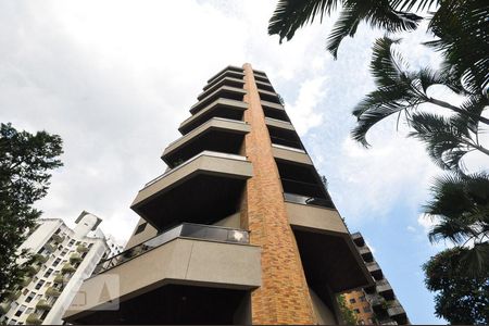 Apartamento à venda com 230m², 3 quartos e 4 vagasFachada