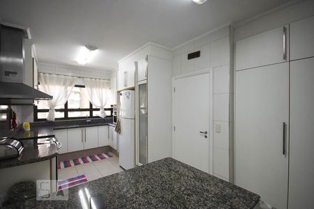Apartamento à venda com 230m², 3 quartos e 4 vagas Apartamento à venda com 230m², 3 quartos e 4 vagasCozinha