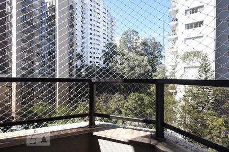 Apartamento à venda com 230m², 3 quartos e 4 vagas Apartamento à venda com 230m², 3 quartos e 4 vagasVaranda da Suíte 3