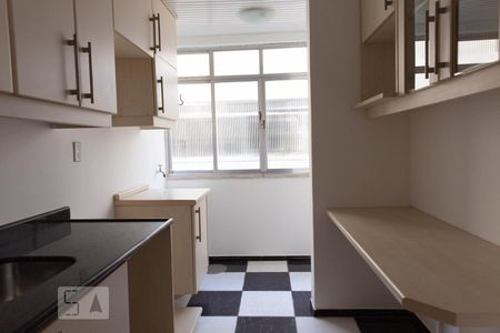 Cozinha de apartamento à venda com 2 quartos, 84m² em Cristo Redentor, Porto Alegre