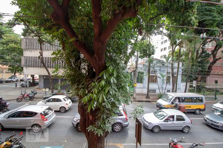Vista Quarto 02 de apartamento para alugar com 2 quartos, 70m² em Funcionários, Belo Horizonte