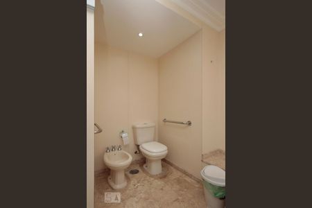 Apartamento à venda com 330m², 4 quartos e 3 vagasBanheiro da Suíte 4