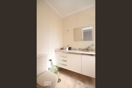 Apartamento à venda com 330m², 4 quartos e 3 vagasBanheiro da Suíte 1