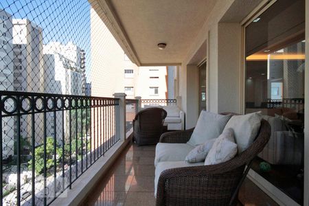 Apartamento à venda com 330m², 4 quartos e 3 vagasVaranda