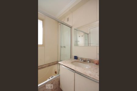 Apartamento à venda com 330m², 4 quartos e 3 vagasBanheiro da Suíte 2