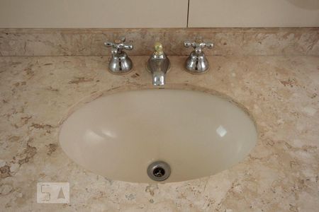 Apartamento à venda com 330m², 4 quartos e 3 vagasBanheiro da Suíte 3