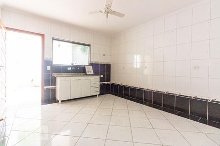Cozinha  de casa à venda com 3 quartos, 150m² em Cidade São Francisco, São Paulo