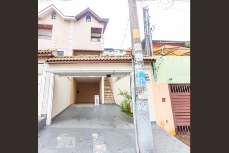 Casa à venda com 150m², 3 quartos e 3 vagas Casa à venda com 150m², 3 quartos e 3 vagasFachada