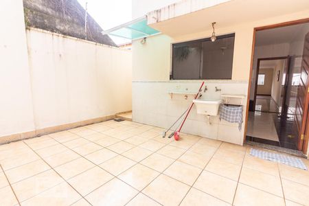 Casa à venda com 150m², 3 quartos e 3 vagas Casa à venda com 150m², 3 quartos e 3 vagasÁrea de Serviço