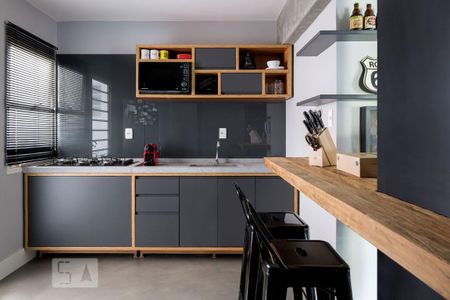 Cozinha de apartamento para alugar com 2 quartos, 64m² em Itaim Bibi, São Paulo