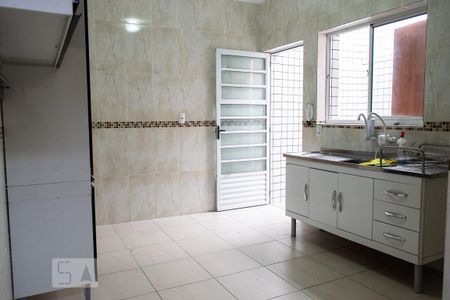 COZINHA de casa para alugar com 2 quartos, 80m² em Parque Peruche, São Paulo