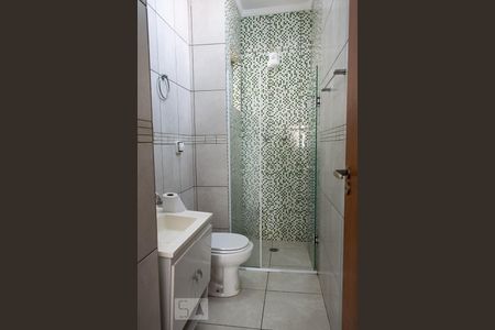 BANHEIRO de casa para alugar com 2 quartos, 80m² em Parque Peruche, São Paulo