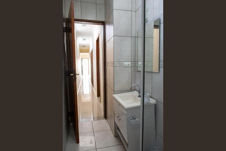 BANHEIRO de casa para alugar com 2 quartos, 80m² em Parque Peruche, São Paulo