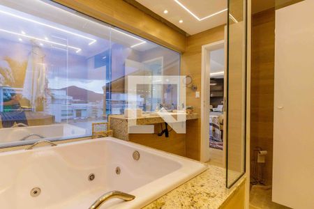 Apartamento à venda com 316m², 4 quartos e 2 vagasBanheiro da Cobertura