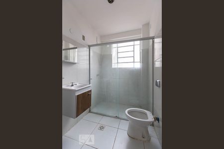 Banheiro de apartamento à venda com 2 quartos, 70m² em Centro Histórico, Porto Alegre