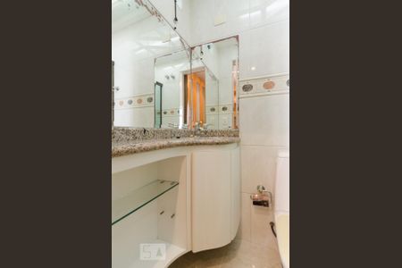 Apartamento para alugar com 150m², 3 quartos e 2 vagas Apartamento para alugar com 150m², 3 quartos e 2 vagasBanheiro da suíte 1