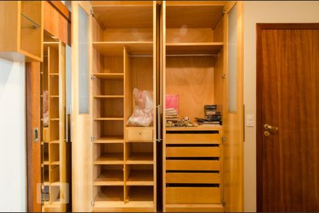 Apartamento para alugar com 150m², 3 quartos e 2 vagas Apartamento para alugar com 150m², 3 quartos e 2 vagasQuarto da suíte 1