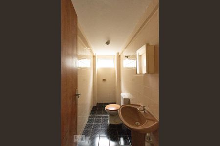 Banheiro de apartamento para alugar com 1 quarto, 34m² em Centro, Curitiba