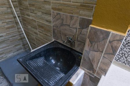 Área de serviço (Tanque) de casa para alugar com 1 quarto, 45m² em Parque Fongaro, São Paulo