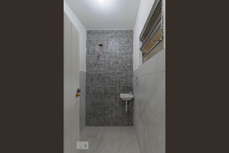 Banheiro de casa para alugar com 1 quarto, 45m² em Parque Fongaro, São Paulo