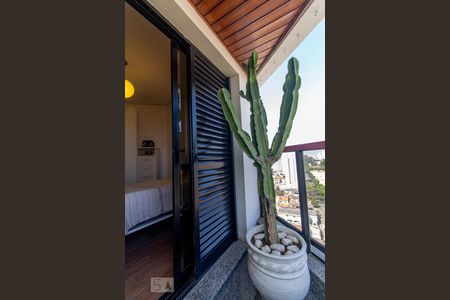 Apartamento à venda com 210m², 3 quartos e 3 vagasSacada do quarto 2