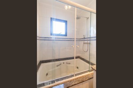 Apartamento à venda com 210m², 3 quartos e 3 vagasBanheiro do quarto 2