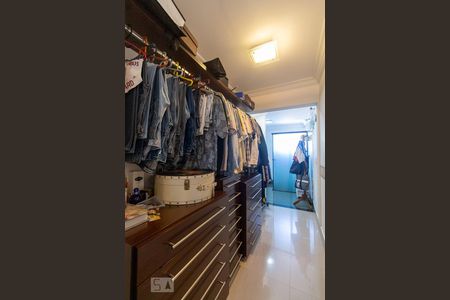 Apartamento à venda com 210m², 3 quartos e 3 vagasCloset