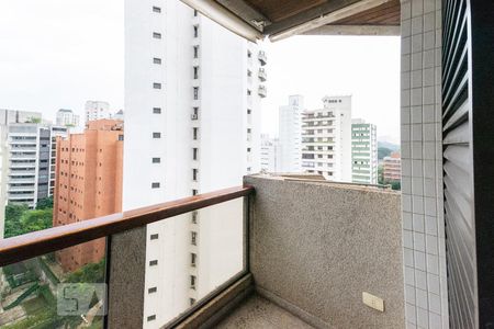 Apartamento à venda com 420m², 4 quartos e 4 vagas Apartamento à venda com 420m², 4 quartos e 4 vagasVaranda Suíte 1