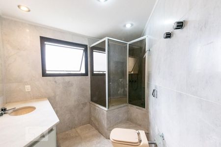 Apartamento à venda com 420m², 4 quartos e 4 vagas Apartamento à venda com 420m², 4 quartos e 4 vagasBanheiro da Suíte 2