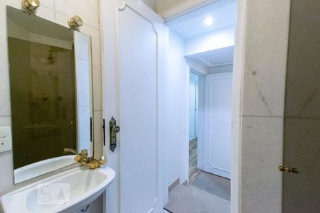 Apartamento à venda com 420m², 4 quartos e 4 vagas Apartamento à venda com 420m², 4 quartos e 4 vagasBanheiro 2 Suíte 1