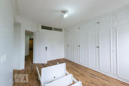 Apartamento à venda com 420m², 4 quartos e 4 vagas Apartamento à venda com 420m², 4 quartos e 4 vagasSuíte 3