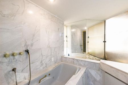 Apartamento à venda com 420m², 4 quartos e 4 vagas Apartamento à venda com 420m², 4 quartos e 4 vagasBanheiro 1 Suíte 1