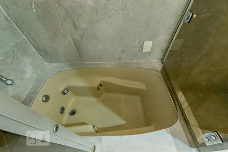 Apartamento à venda com 420m², 4 quartos e 4 vagas Apartamento à venda com 420m², 4 quartos e 4 vagasBanheiro da Suíte 3