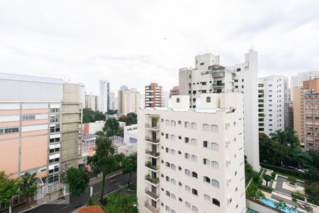 Apartamento à venda com 420m², 4 quartos e 4 vagas Apartamento à venda com 420m², 4 quartos e 4 vagasVista da Suíte 3
