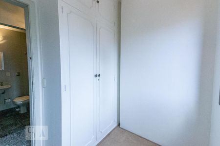 Apartamento à venda com 420m², 4 quartos e 4 vagas Apartamento à venda com 420m², 4 quartos e 4 vagasQuarto de Serviço 2