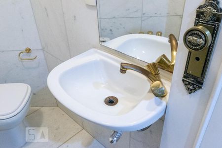 Apartamento à venda com 420m², 4 quartos e 4 vagas Apartamento à venda com 420m², 4 quartos e 4 vagasBanheiro 2 Suíte 1 - Torneira